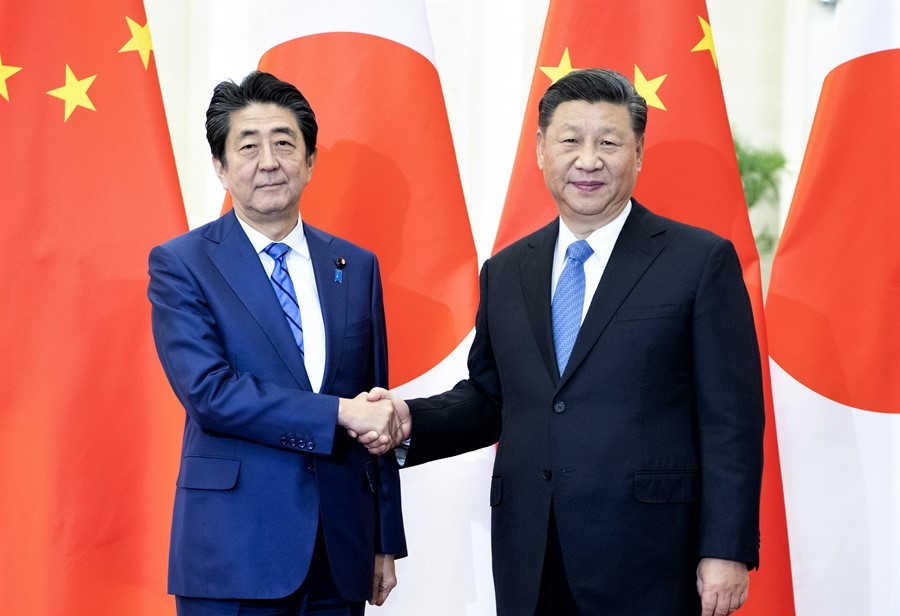 習近平国家主席が安倍晋三首相を歓迎＝